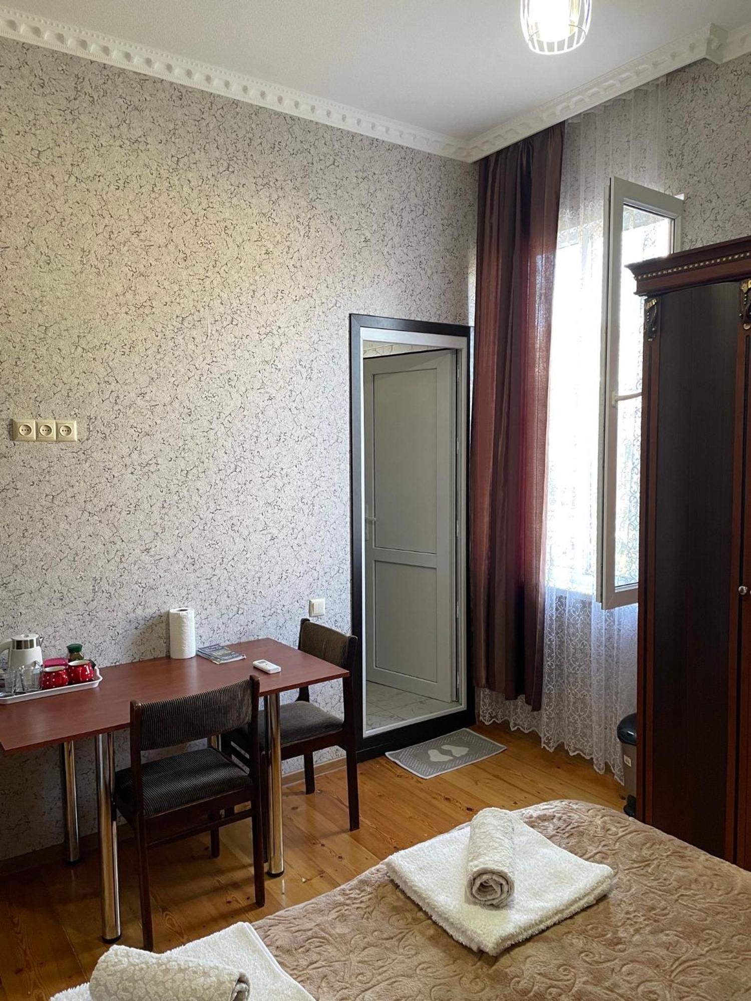 Elco Hotel Zugdidi ภายนอก รูปภาพ