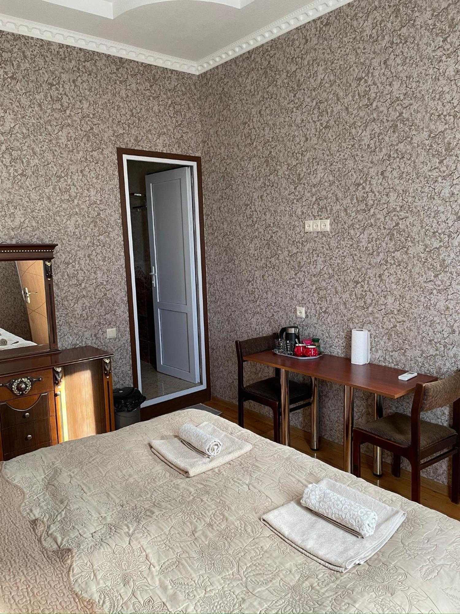 Elco Hotel Zugdidi ภายนอก รูปภาพ