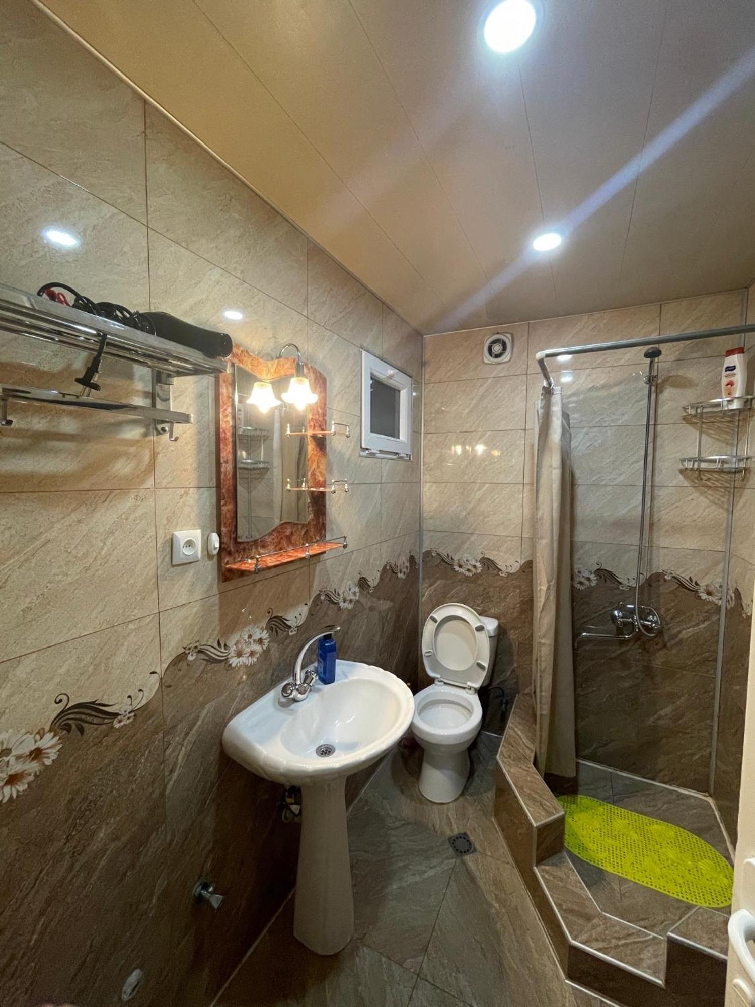 Elco Hotel Zugdidi ภายนอก รูปภาพ