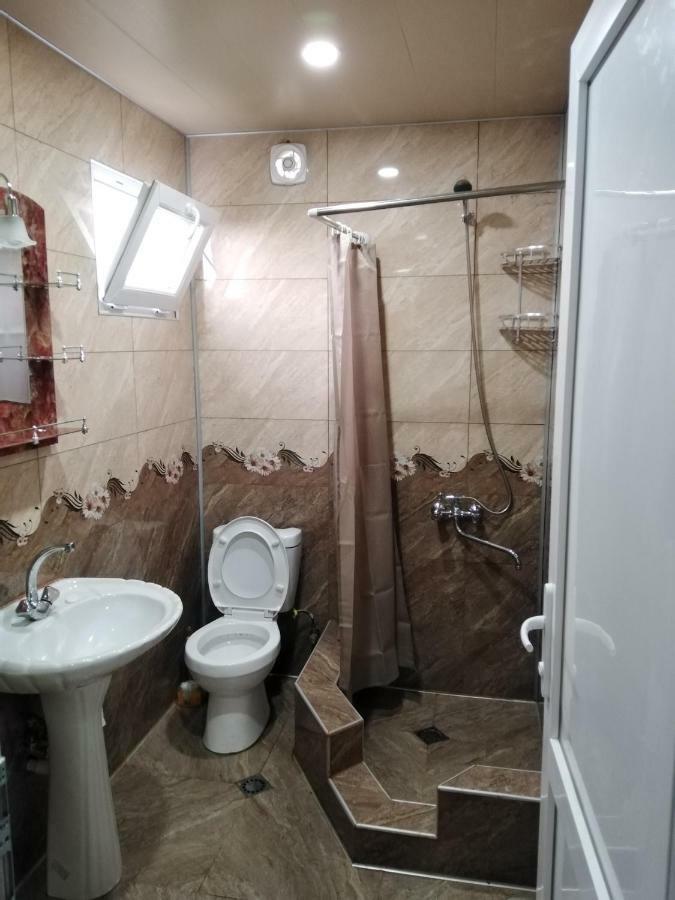 Elco Hotel Zugdidi ภายนอก รูปภาพ