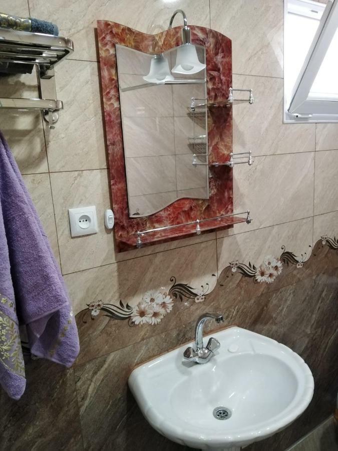 Elco Hotel Zugdidi ภายนอก รูปภาพ