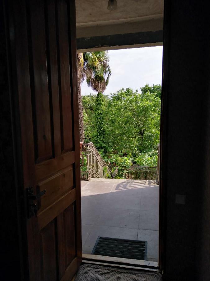 Elco Hotel Zugdidi ภายนอก รูปภาพ